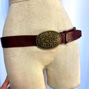 Old Navy Women’s Burgundy Leather Western Tooled Belt Brass Buckle Likenew Sz M